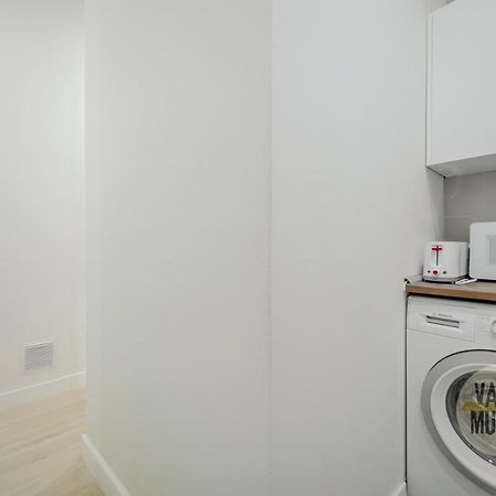 Nuevo Apt De 7 Pax En El Corazon De Malasana Madrid Bagian luar foto