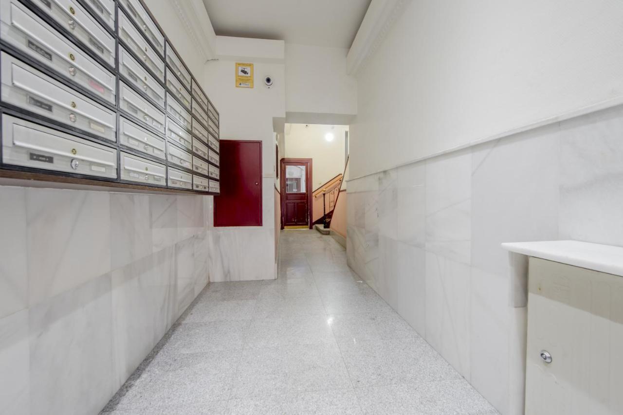 Nuevo Apt De 7 Pax En El Corazon De Malasana Madrid Bagian luar foto